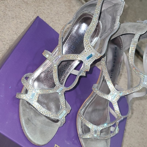 Silver Heels - Picture 4 of 4